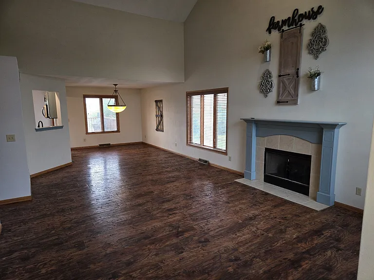 535 Westfield Dr — Photo 4