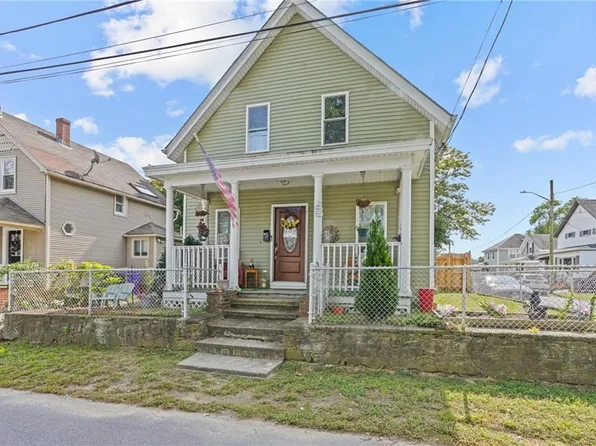 48 Oak Ave E, Riverside, RI 02915