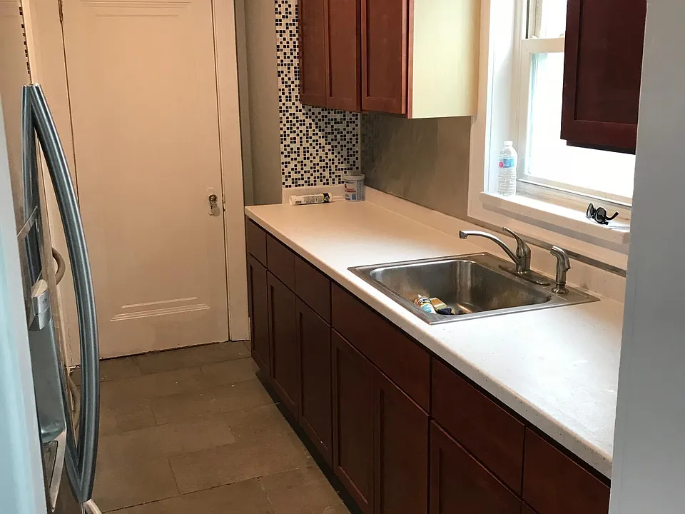 319 8th Ave #2