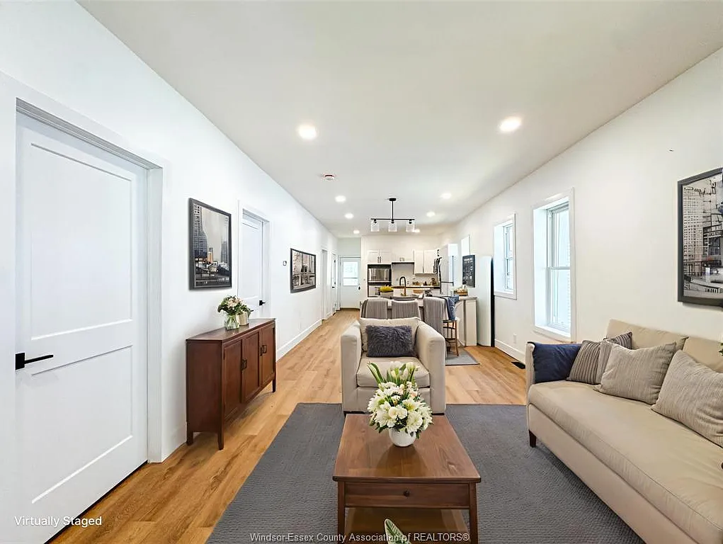 3 bed, $1,800 — Photo 2