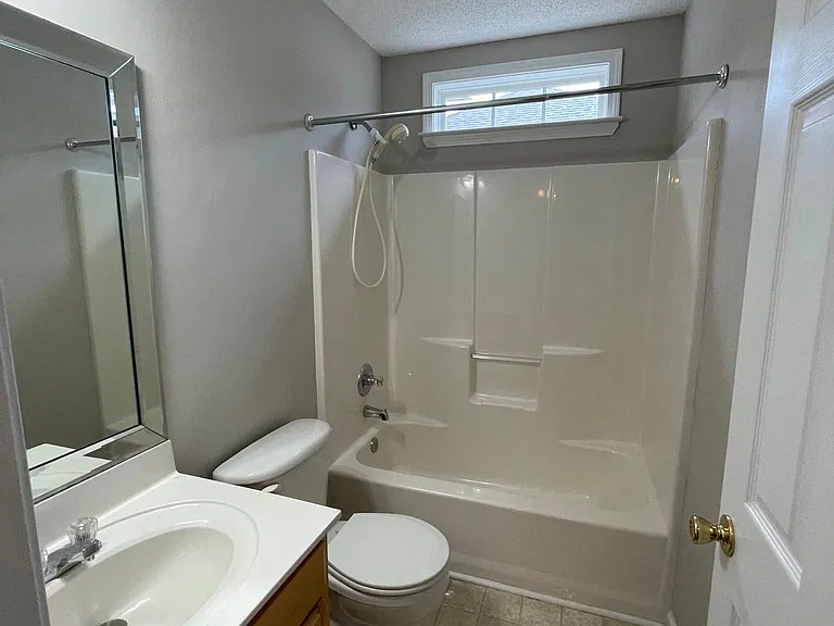 Full Bathroom 2