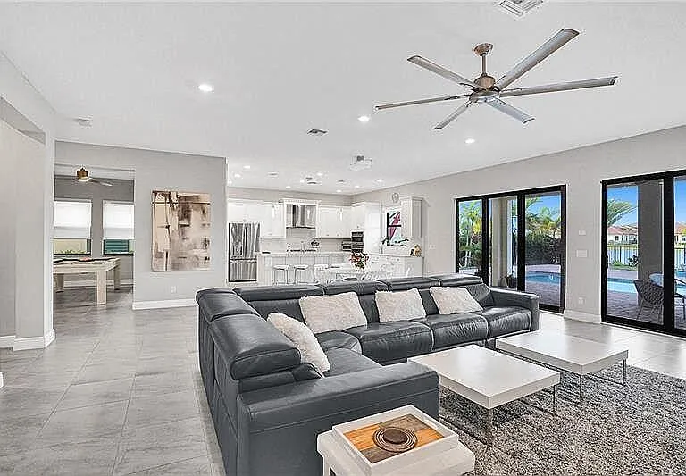 11720 Waterway Cir — Photo 31
