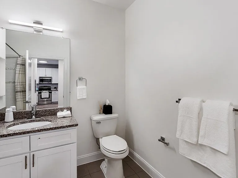 Park Square Apartments — Photo 21