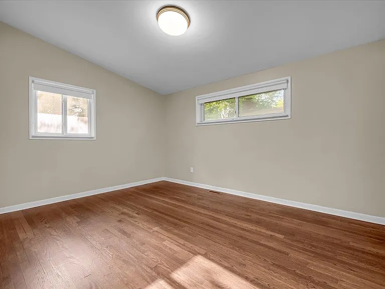 24240 Beverly St — Photo 24