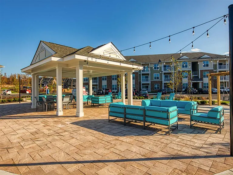 Sapphire at Centerpointe — Photo 17