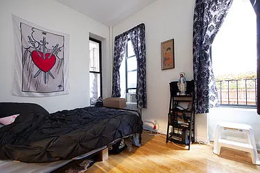 Rented by R New York