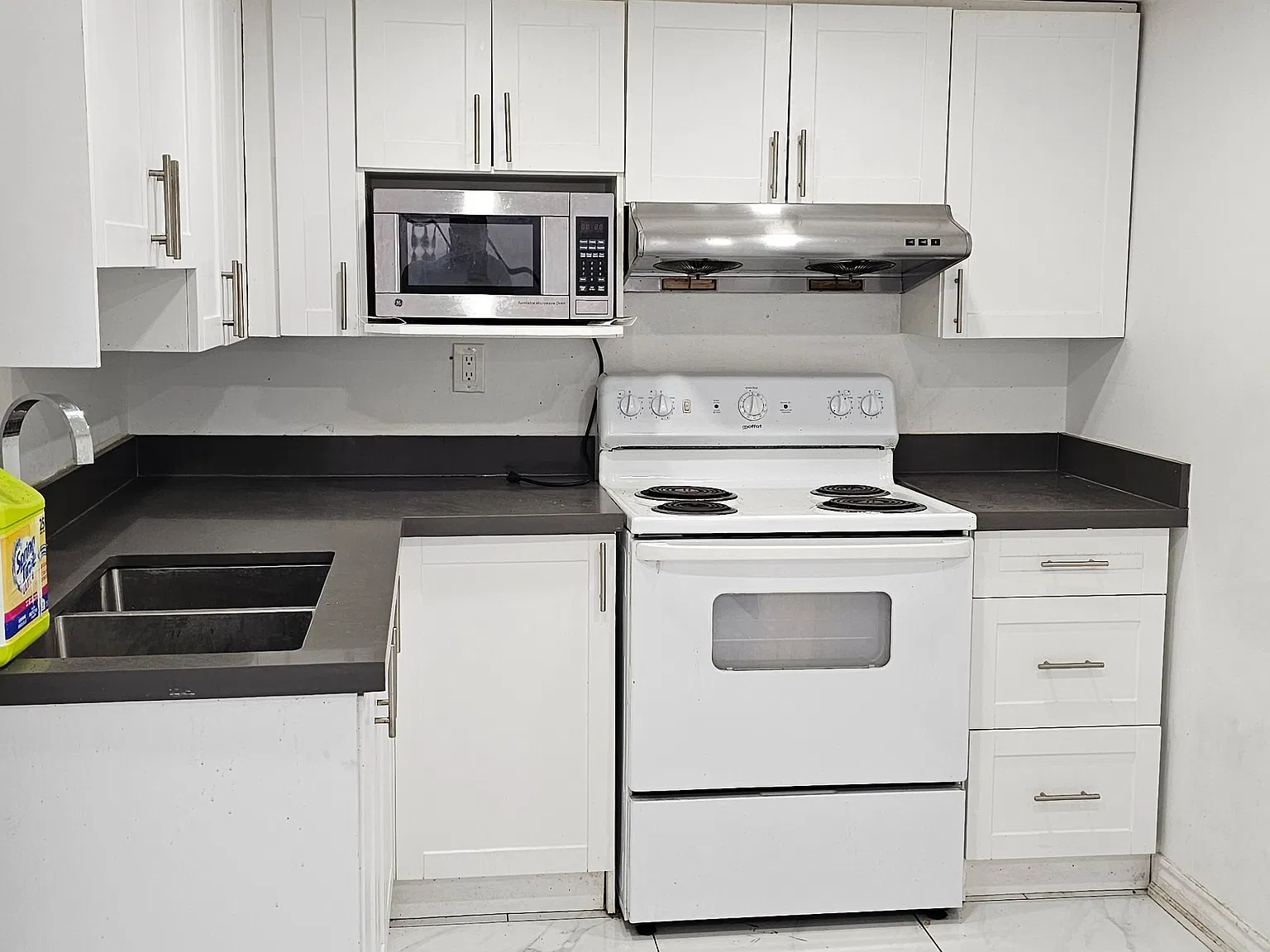 4 bed, $1,800 — Photo 2