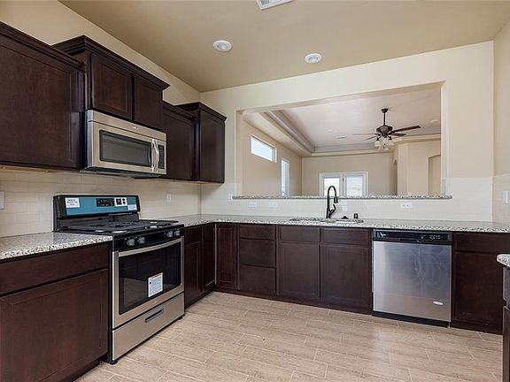5th image of 228 Saltford Dr