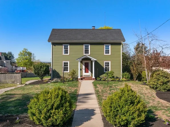 285 Fairmount Ave, Hyde Park, MA 02136