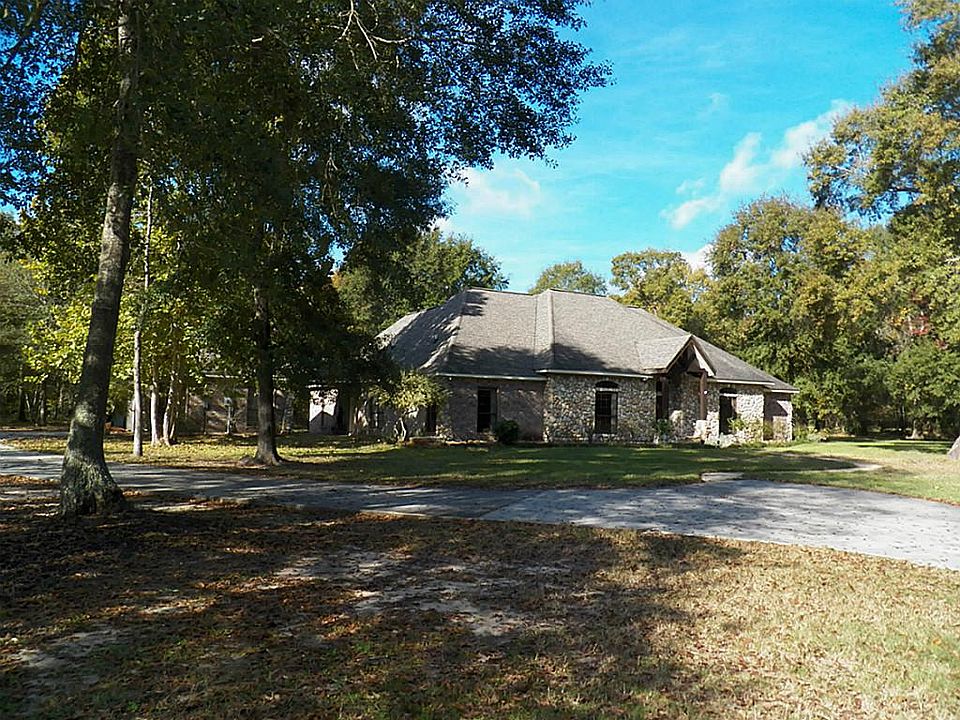 Home sits back far on the property for privacy