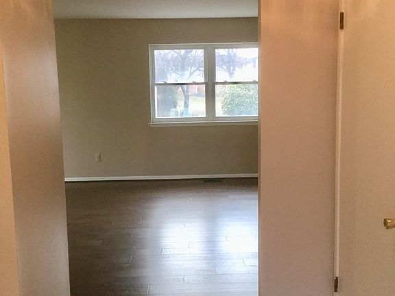 4th image of 887 Kirts Blvd #1