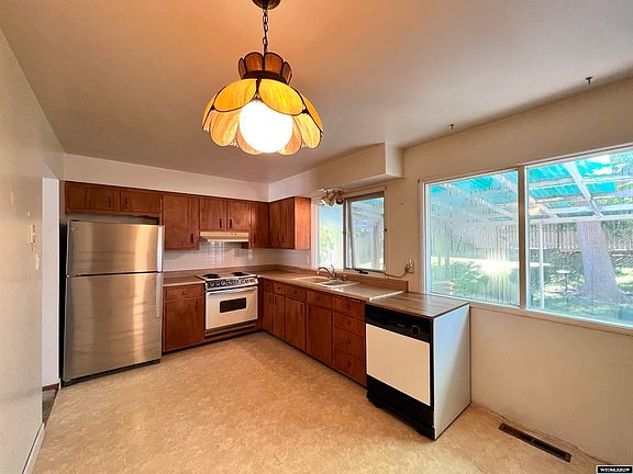 4th image of 1401 Hazelwood Drive