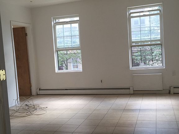 4th image of 4243 Carpenter Ave #2