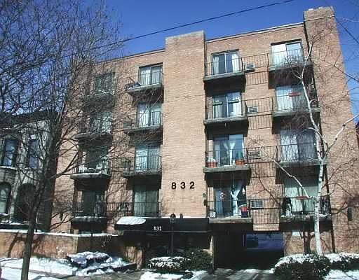 1st image of 832 W Oakdale Ave APT 1F