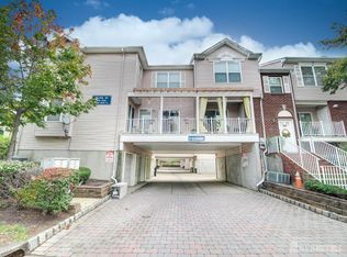 558 Great Beds Ct, Perth Amboy, NJ 08861