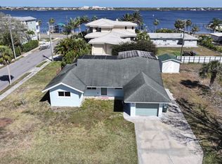 2001 Saint George Dr, Bradenton, FL 34208