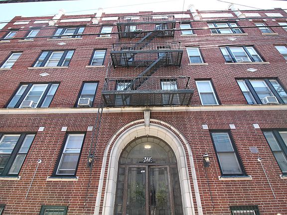 3rd image of 246 Summit Ave