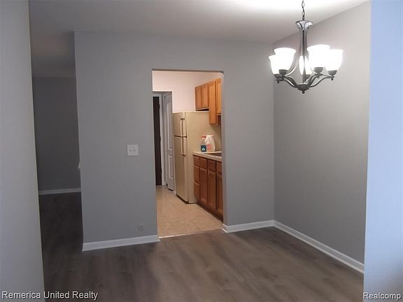 5th image of 7050 Villa Dr APT 8