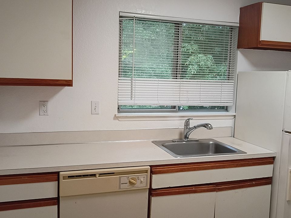 2nd image of 10609 E Riverside Dr APT 303