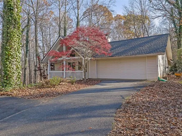 136 Hickory Hills Dr, Dawsonville, GA 30534