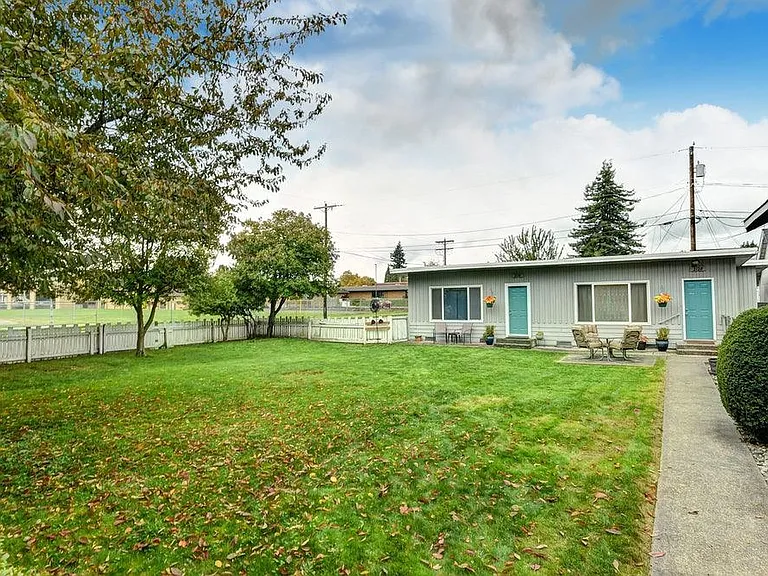 2130 Walnut St — Photo 1