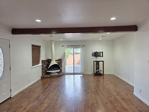 3rd image of 6954 Glade Ave