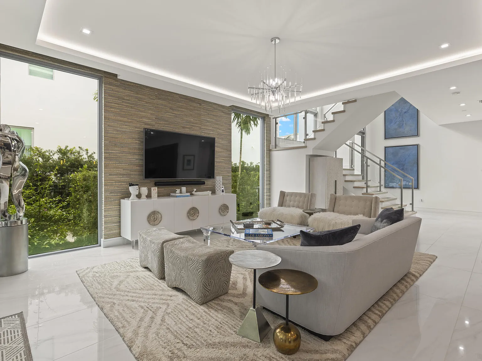 5 bed, 5.0 bath, 4786 sqft, $30,000 — Photo 3