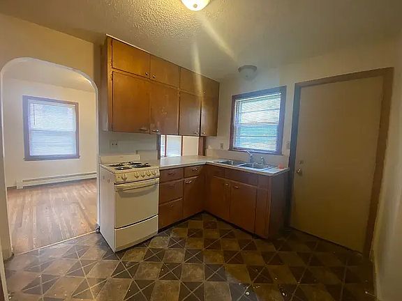 5th image of 716 8th St S