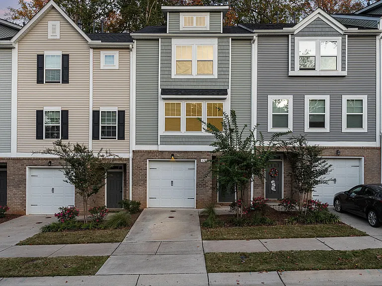 620 Parkington Ln — Photo 3
