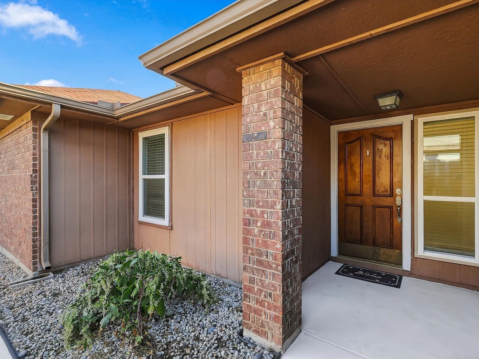 3 bed, 1190 sqft, $2,500 — Photo 2