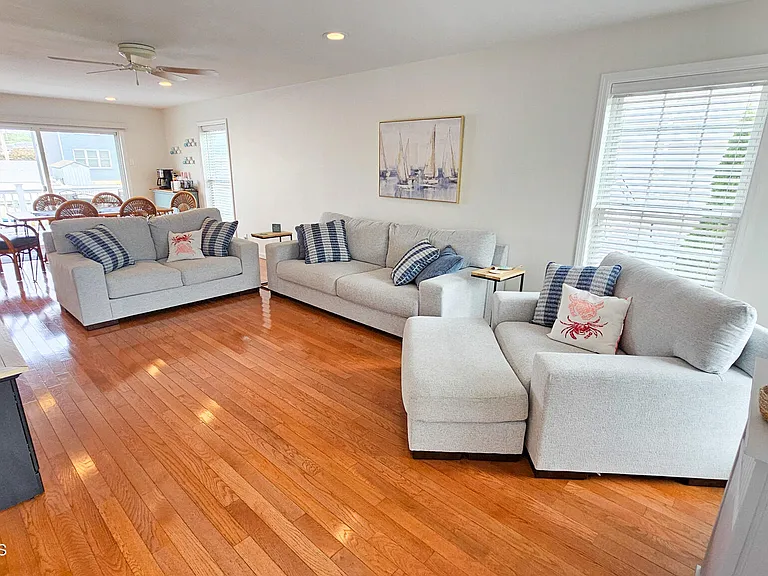 24 Dorothy Dr — Photo 3