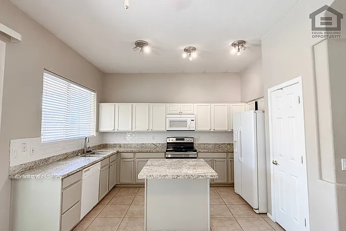5946 W Sack Dr