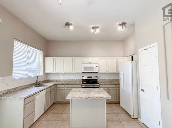 5946 W Sack Dr, Glendale, AZ 85308
