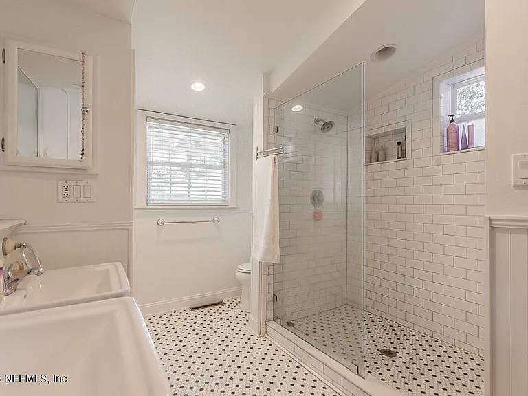2751 Herschel St — Photo 13