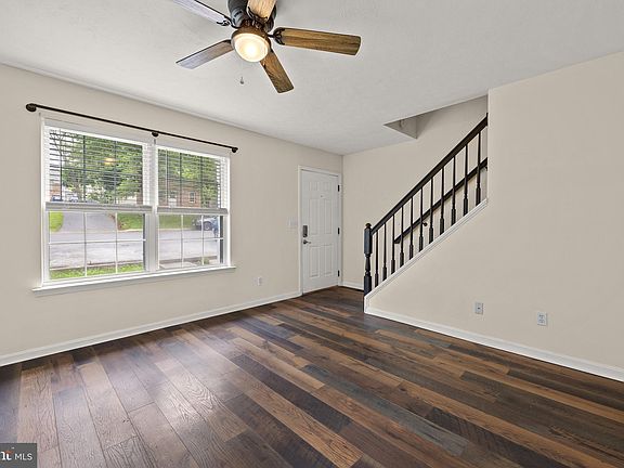 4th image of 450 Cherrydale Ave