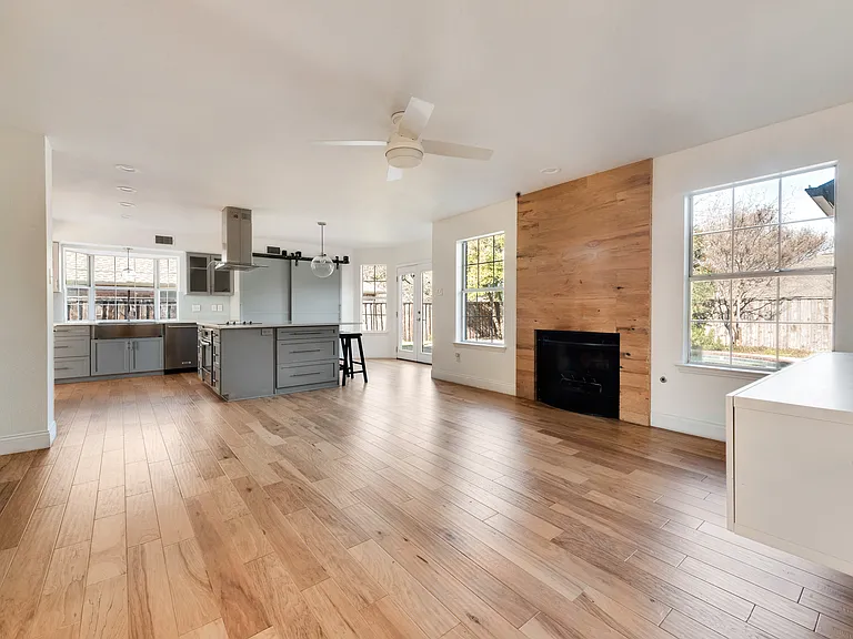 2049 Cannes Dr — Photo 8
