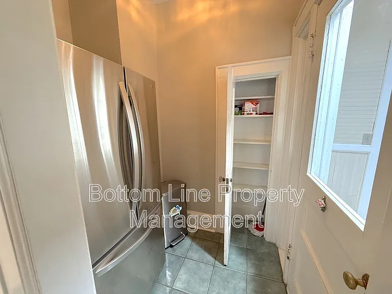 613 S York St — Photo 11