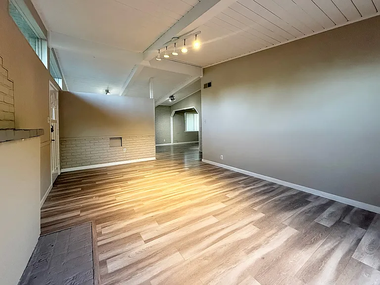 435 Dell Ave — Photo 3