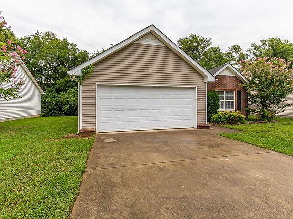 5th image of 2828 Roscommon Dr