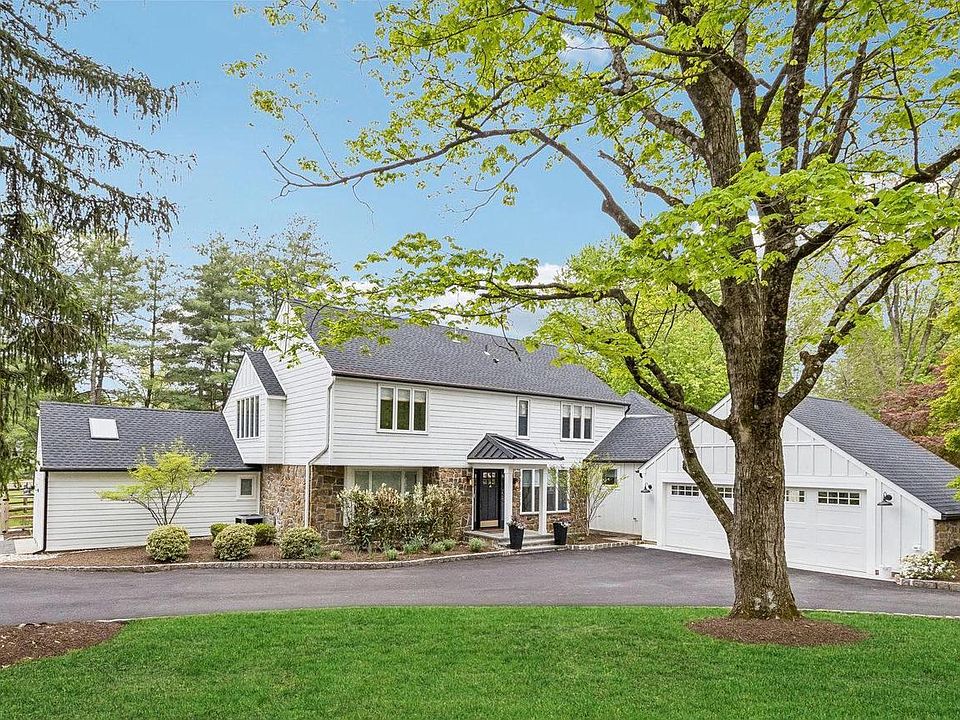 1st image of 2 Queens Ln
