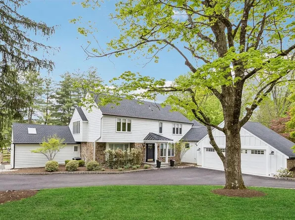 2 Queens Ln, Pennington, NJ 08534