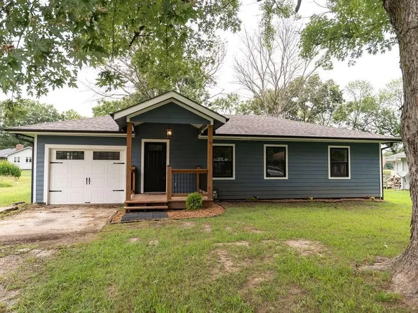 910 Edith Ave, Adrian, MO 64720