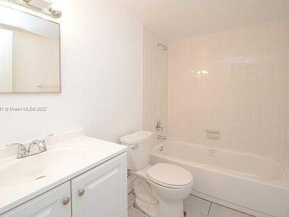 4th image of 626 SW 14th Ave #101