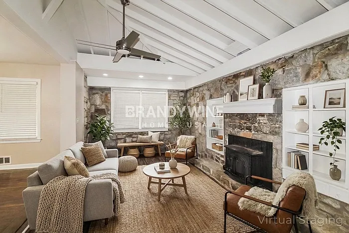 3292 Westmart Ln — Photo 3