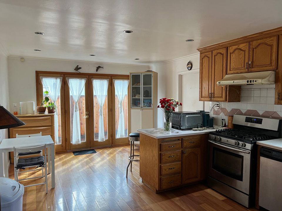 1st image of 2469 Moraine Dr