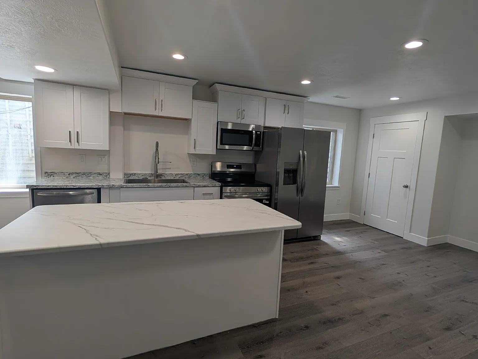 3 bed, 1.0 bath, 1600 sqft, $2,295 — Photo 4