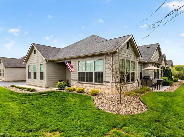 9264 Sharrott Rd Unit 804, Poland, OH 44514