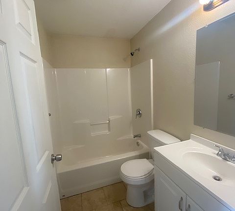 4th image of 604 E 4th St #2