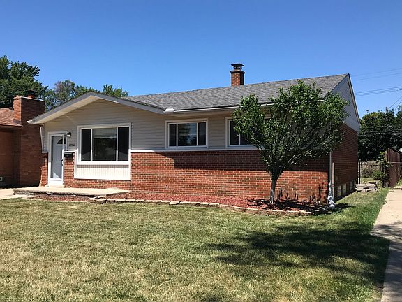 2nd image of 32532 Kathryn St