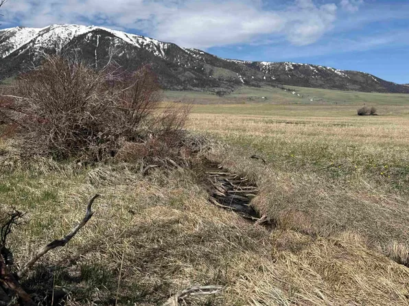 21 & 22 Aspen St, Elk Mountain, WY 82324